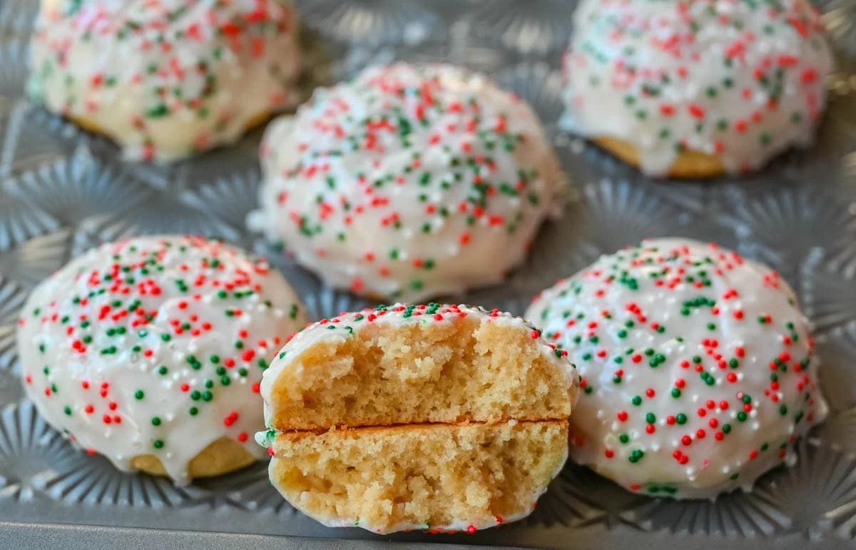 Italian ricotta cookies are one of the most popular Italian Christmas cookies, loved for their melt-in-your-mouth, soft texture. These holiday cookies are topped with a sweet glaze and colorful sprinkles, making them a perfect addition to any Christmas cookie platter. Ricotta cookies capture the flavor of classic Italian holiday baking. Whether you’re hosting a Christmas party or sharing homemade gifts, these easy Christmas cookies are guaranteed to stand out on every dessert table.
