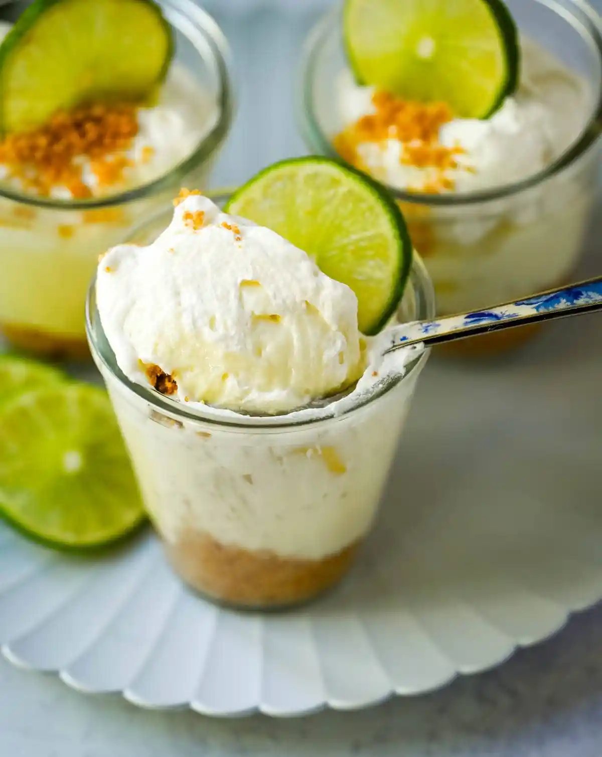 These key lime pie jars are a fresh, creamy twist on the classic key lime pie, made with layers of buttery graham cracker crust, tangy key lime filling, and fluffy whipped cream. Served in individual jars, they are perfect for entertaining or grab-and-go desserts.