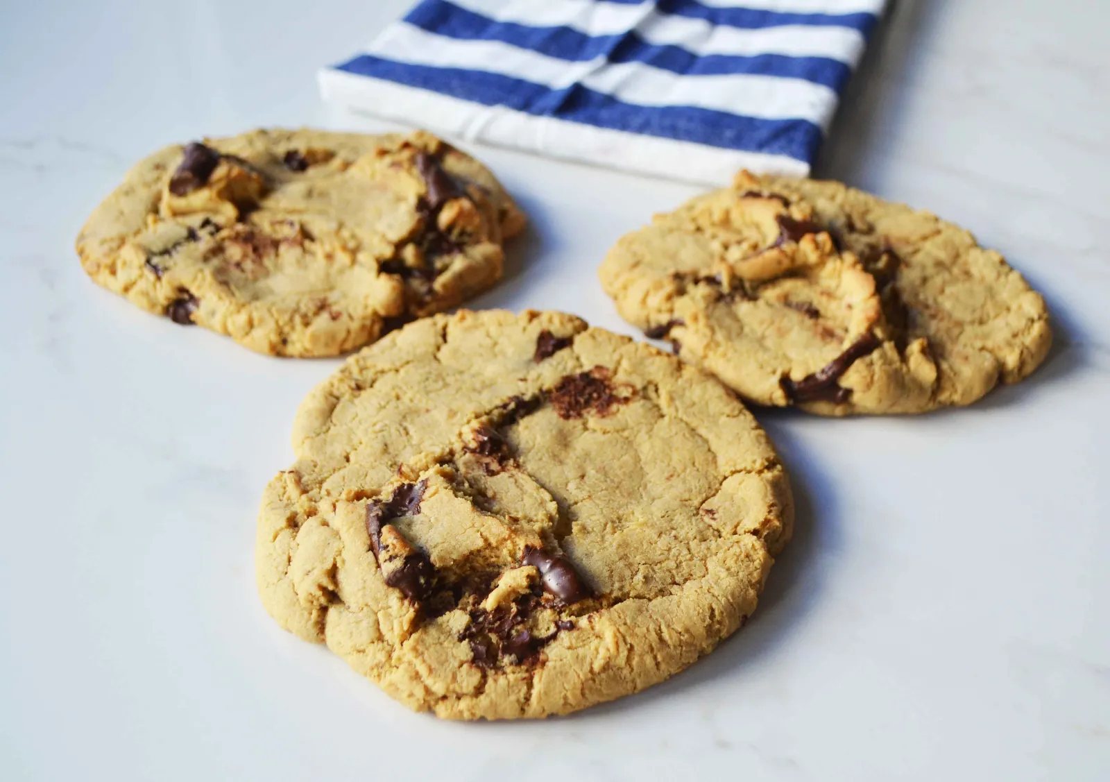 Lenny and Larry's Protein Cookie Copycat by Modern Honey l www.modernhoney.com 16 grams of protein per cookie