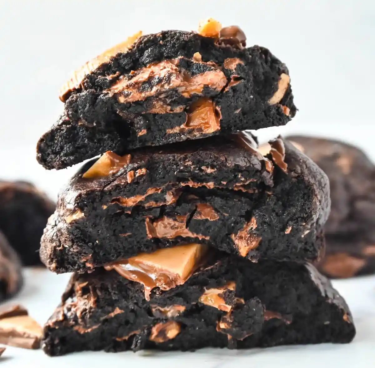 Rich, decadent, dark chocolate cookies filled with chocolate covered toffee chunks. These Levain Bakery Chocolate Toffee Cookies are the perfect chocolate toffee cookie. For extra rich chocolate flavor, add a touch of espresso powder to make Levain Bakery Coffee Toffee Cookies.