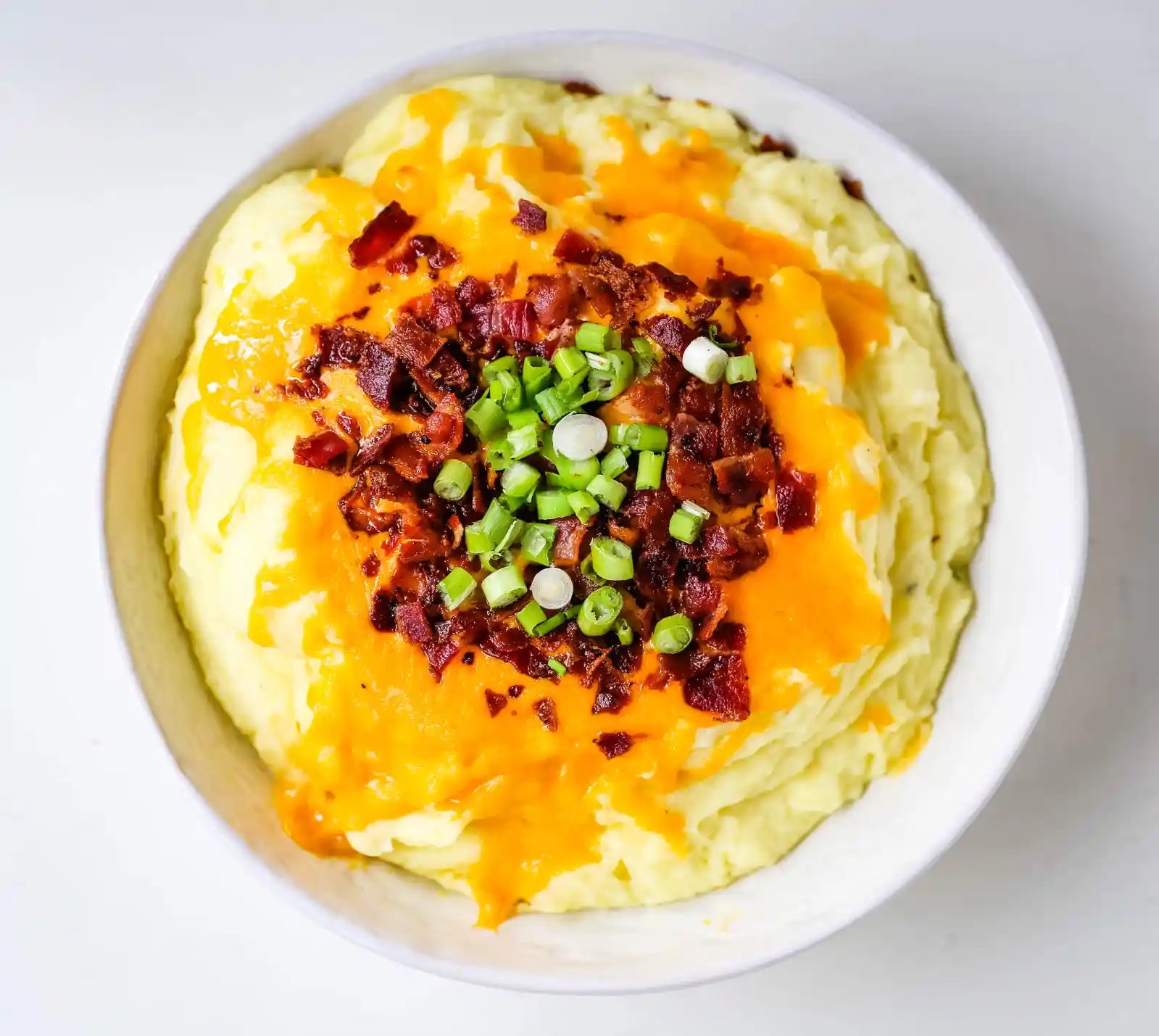 Loaded Mashed Potatoes. Creamy buttery mashed potatoes with sour cream, cheddar cheese, crispy bacon, and green onions. The perfect flavorful side dish that everyone loves! #mashedpotatoes #loadedmashedpotatoes #potatoes #sidedish