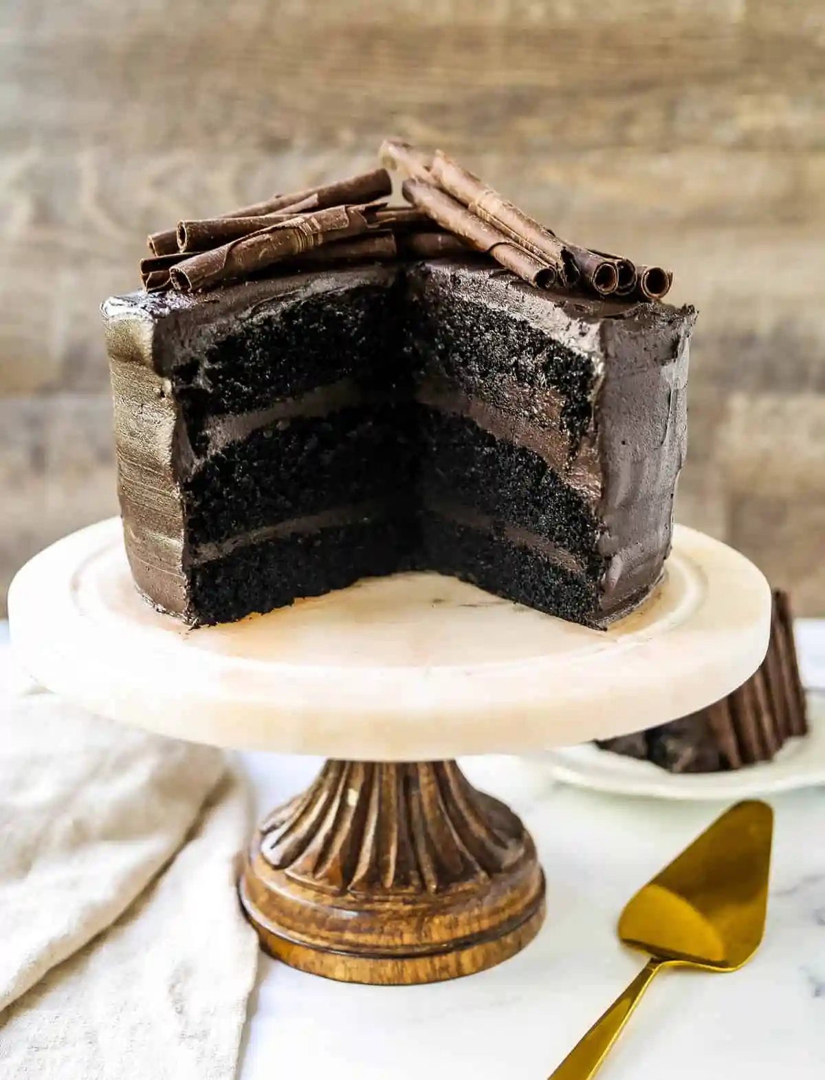 The Best Chocolate Cake Recipe. How to make the best homemade chocolate cake recipe. This Chocolate Birthday Cake with Chocolate Frosting is the only chocolate cake recipe you need! This is a moist chocolate cake with chocolate buttercream. How to make dark chocolate cake.