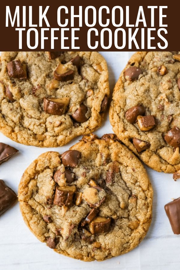Milk Chocolate Toffee Cookies Buttery rich milk chocolate chip cookies with milk chocolate covered toffee pieces. You are going to fall in love with these browned butter milk chocolate chip toffee cookies! www.modernhoney.com #toffeecookies #milkchocolatetoffeecookies #saucepancookies