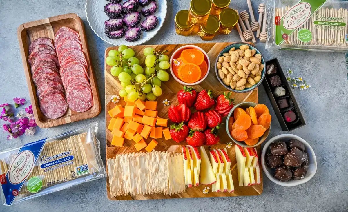 Charcuterie boards have become the epitome of gourmet snacking. But what if you are craving a charcuterie board but you want it on a smaller scale? Enter the mini charcuterie box – a perfect personal-sized grazing box that packs all the flavor in a small package. What to put in small charcuterie box.
