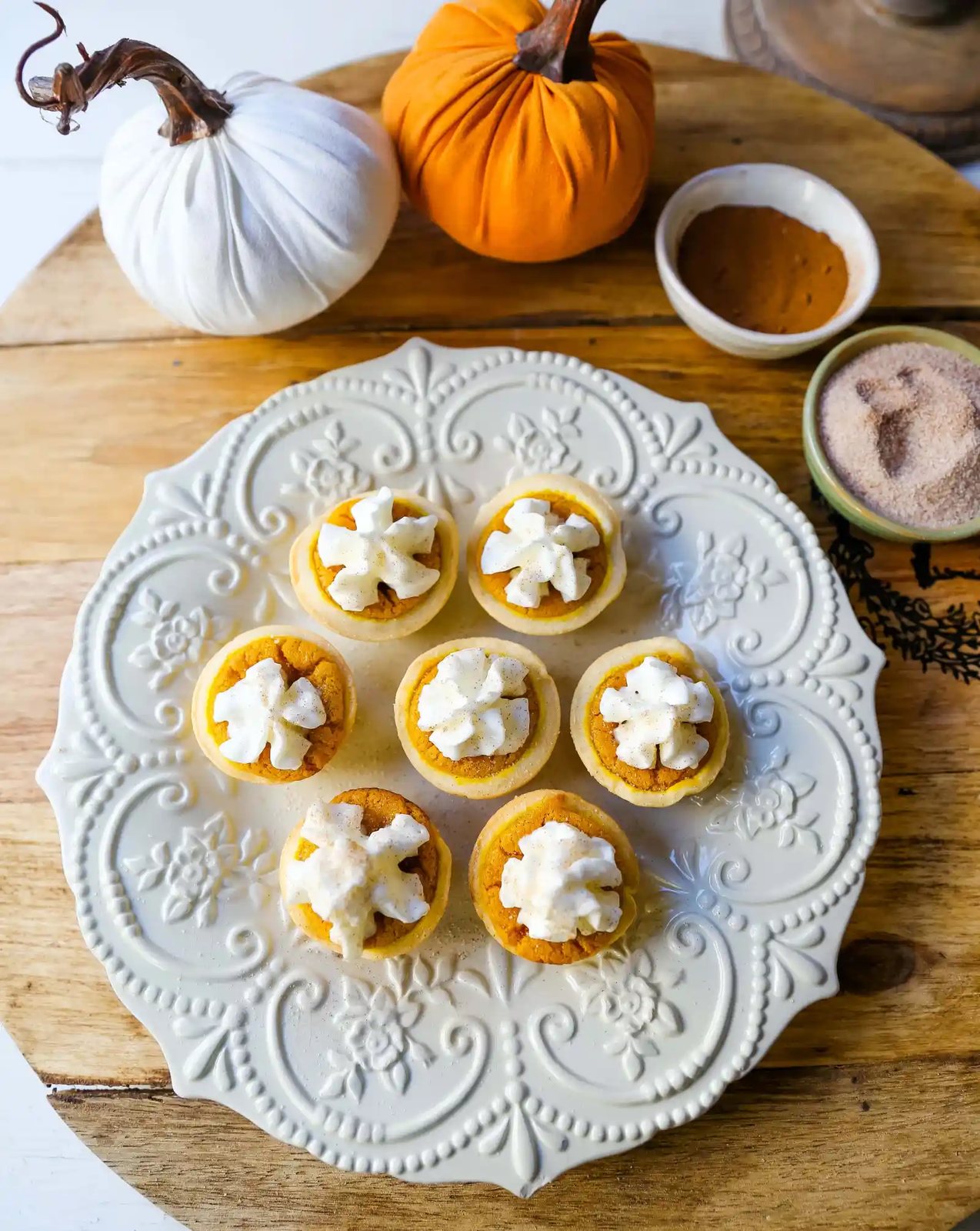 Mini Pumpkin Pie Bites. The best bite-size mini pumpkin pies perfect for entertaining during the holiday season. Creamy pumpkin pie filling in buttery pie crust cups topped with fresh whipped cream. www.modernhoney.com #pumpkinpie #pumpkinpiebites #minipumpkinpies