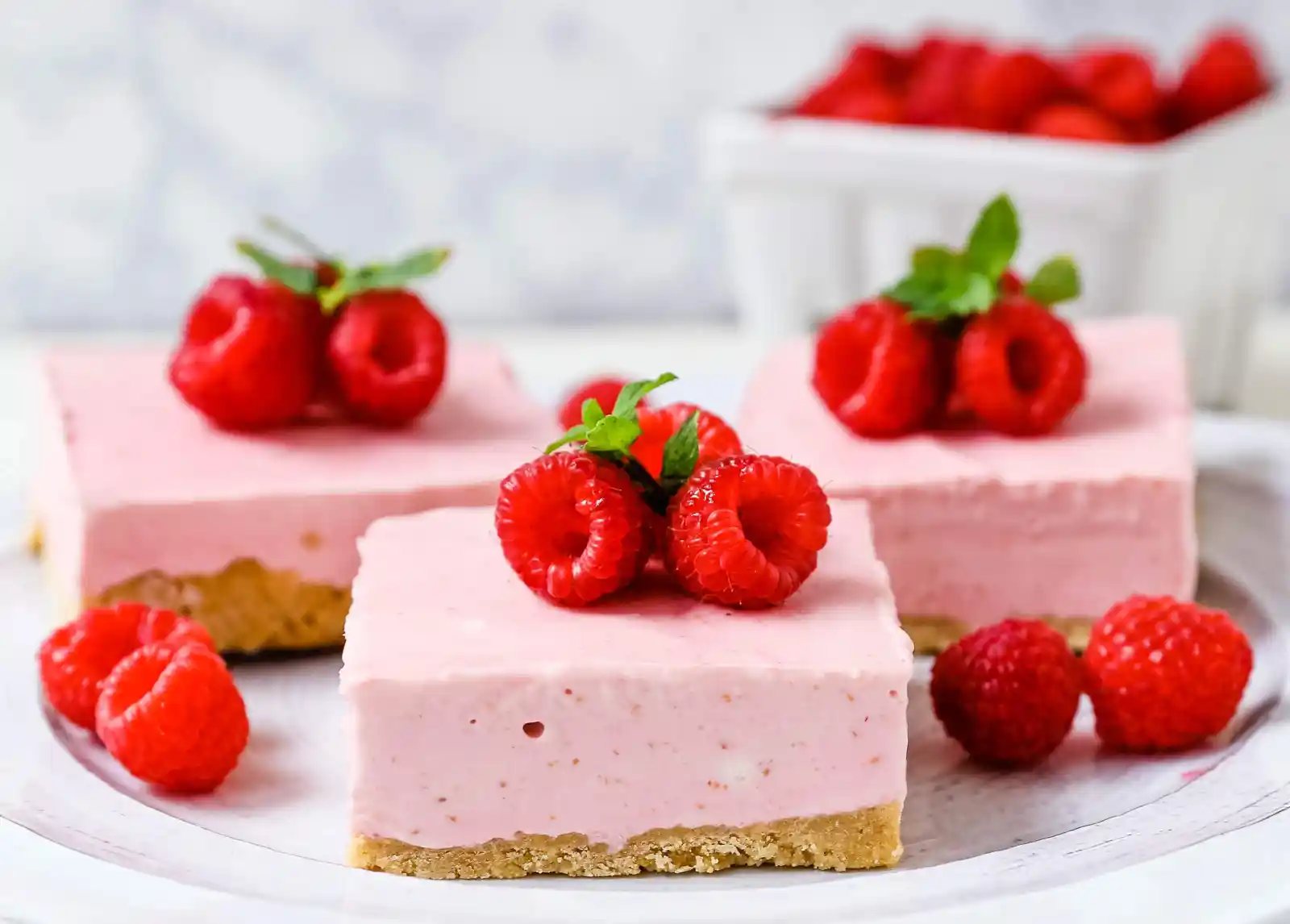 No-Bake Raspberry Cheesecake Squares
