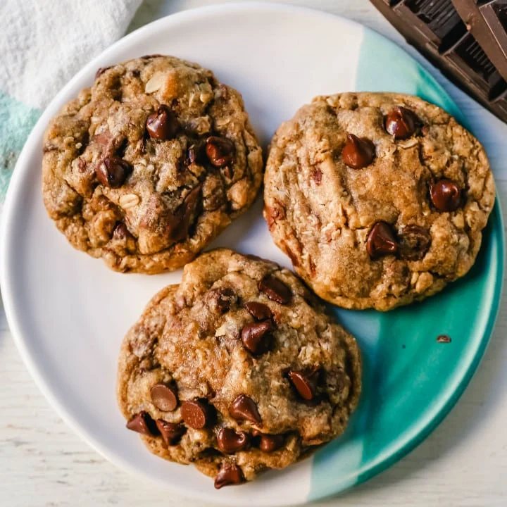 Oatmeal Chocolate Chip Cookies Soft, chewy oatmeal cookies with chocolate chips. The Best Oatmeal Chocolate Chip Cookie recipe! www.modernhoney.com #cookies #oatmealcookies #oatmealchocolatechipcookies