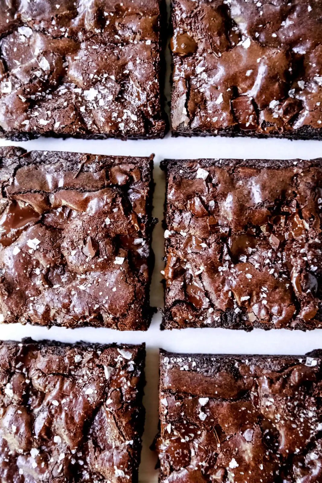 One Bowl Fudgy Chocolate Brownies How to make the easiest and quickest rich, decadent, fudgy, homemade chocolate brownies. These homemade brownies will knock your socks off! www.modernhoney.com #brownie #brownies #chocolate #chocolatebrownies