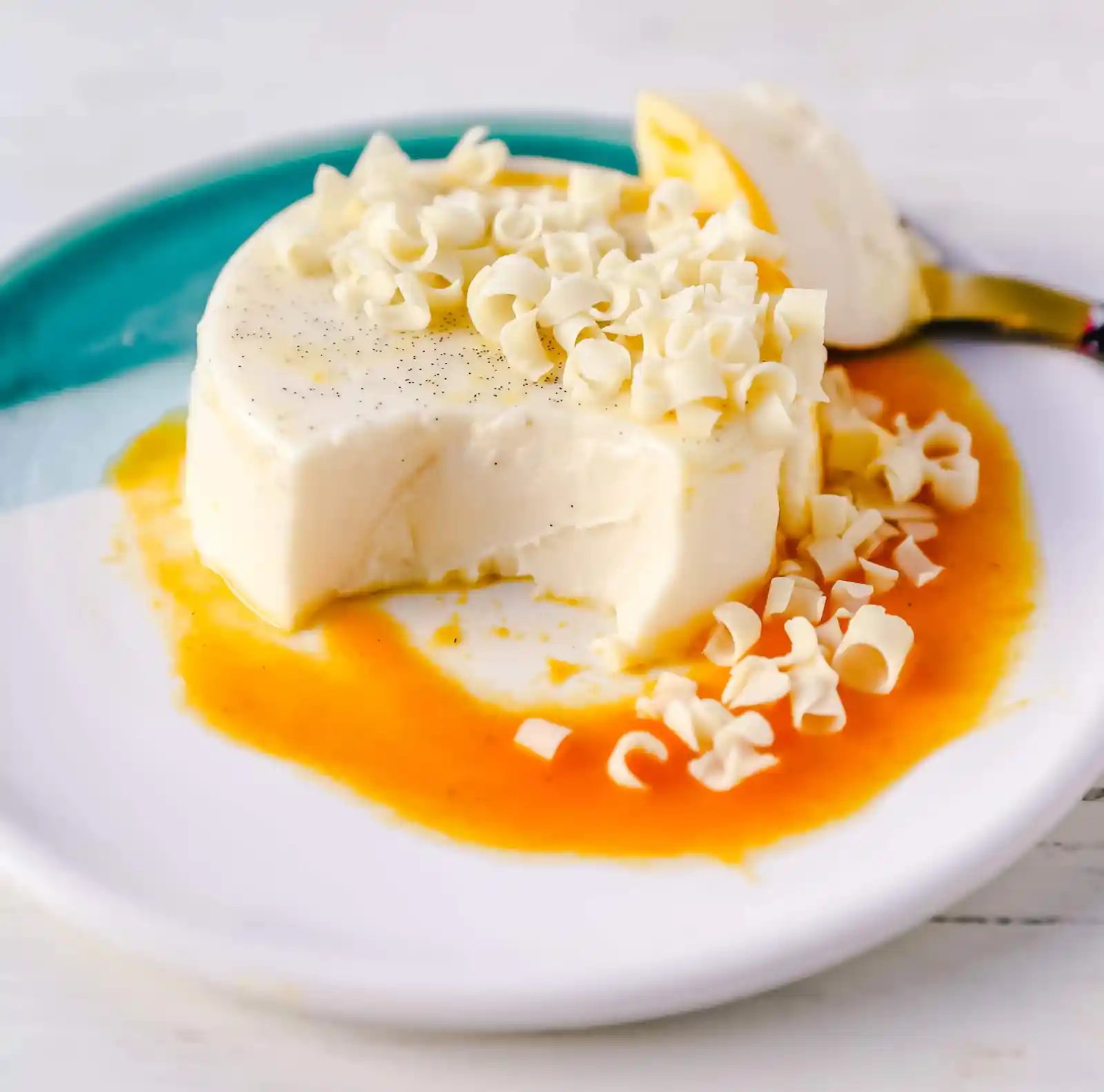 Vanilla Panna Cotta (classic Italian no-bake dessert)