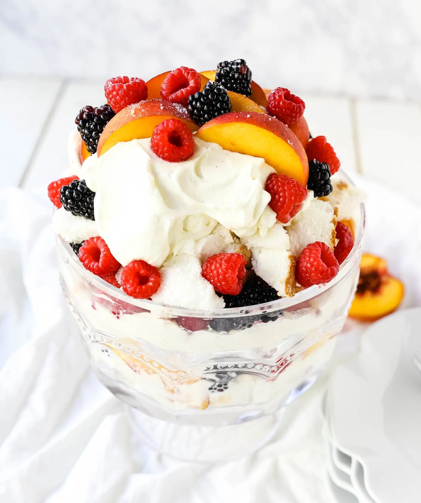 Peach Berry Trifle Angel food cake, a sweet, creamy, fluffy filling with fresh peaches and raspberries makes this the perfect summer dessert. www.modernhoney.com #peach #peacherecipes #trifle #dessert