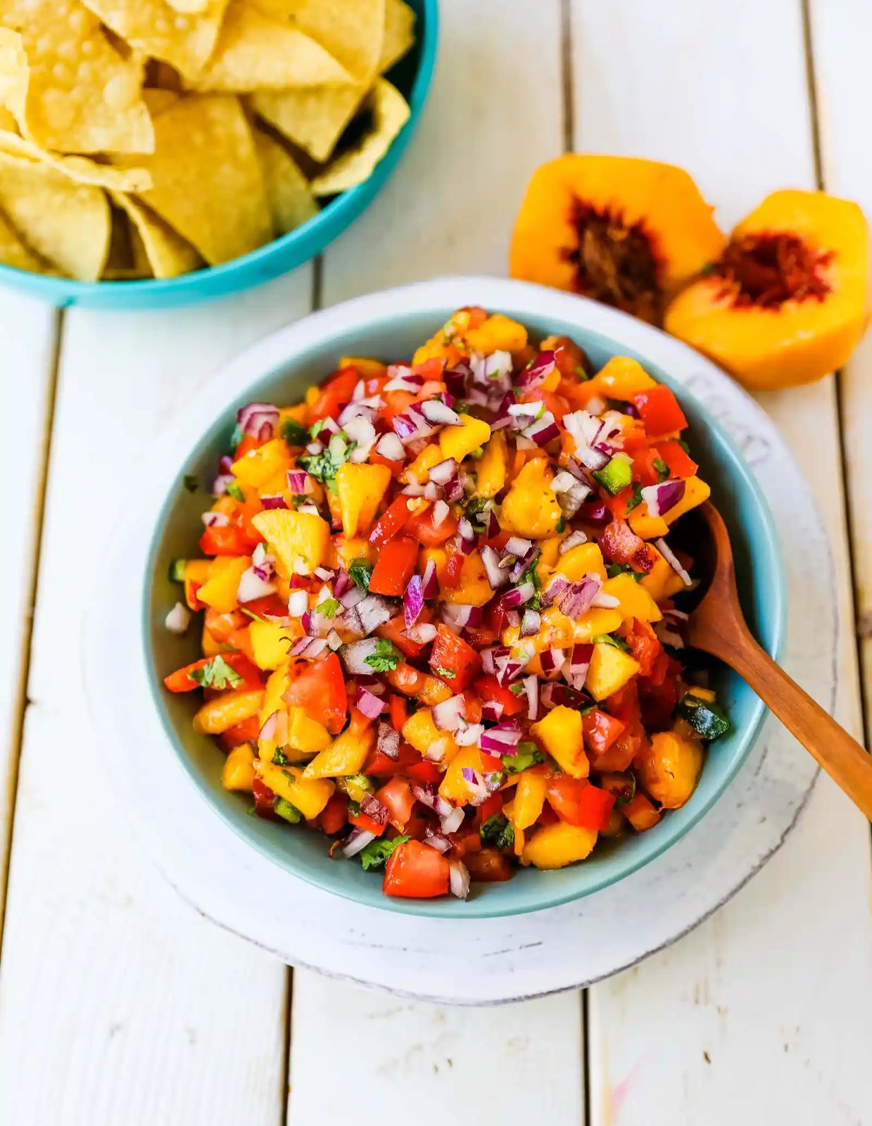 Peach Salsa. Fresh peach salsa with red pepper, jalapeño, red onion, tomatoes, cilantro, and fresh lime juice. A sweet and savory salsa perfect to pair with chips, grilled chicken or pork. www.modernhoney.com #peachsalsa #salsa #peachrecipes