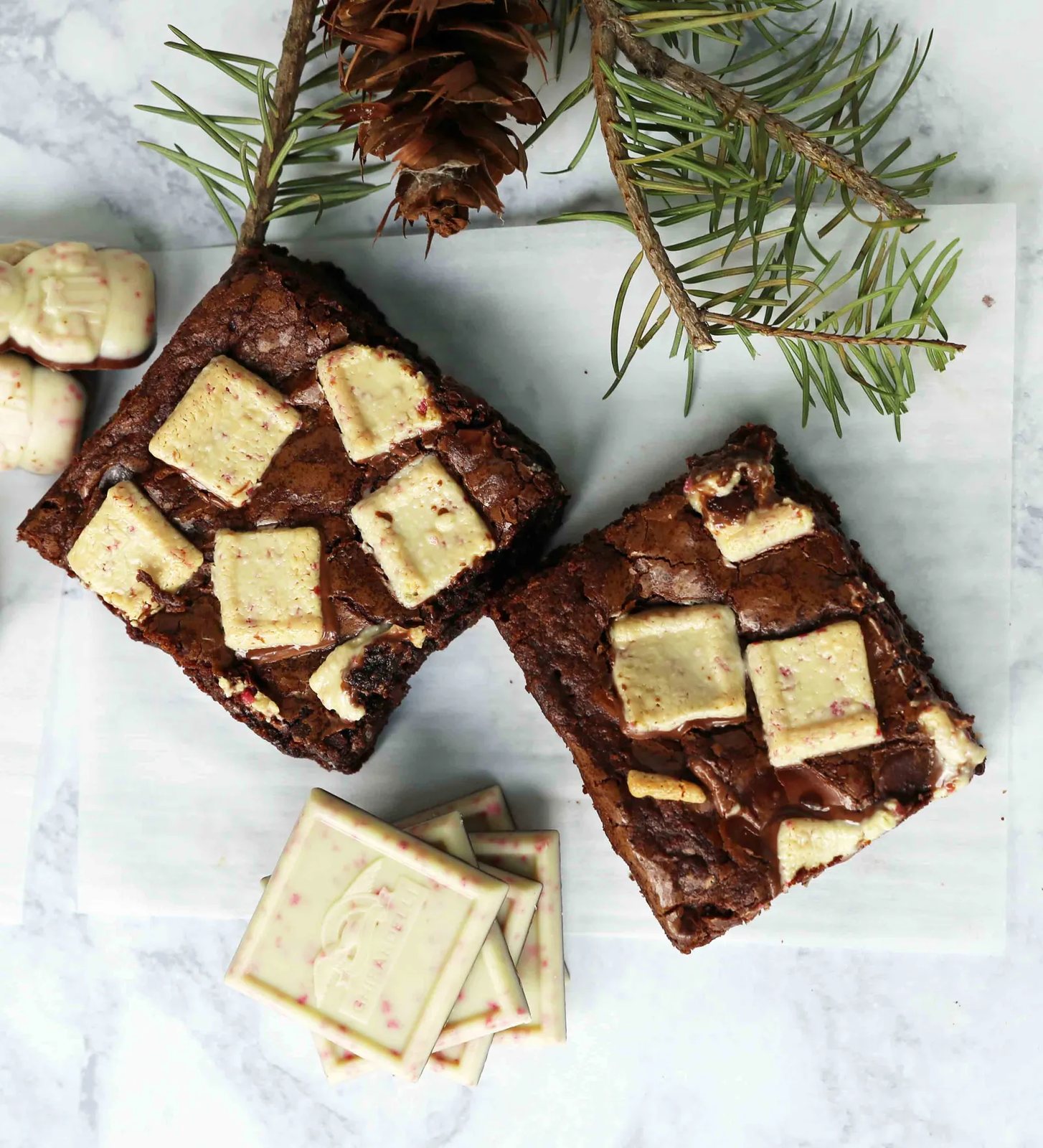 Peppermint Bark Chocolate Brownies. Decadent homemade chocolate brownies with white chocolate peppermint bark. The perfect Christmas holiday brownie. www.modernhoney.com #peppermintbarkbrownies #peppermintbrownies #christmasbrownies