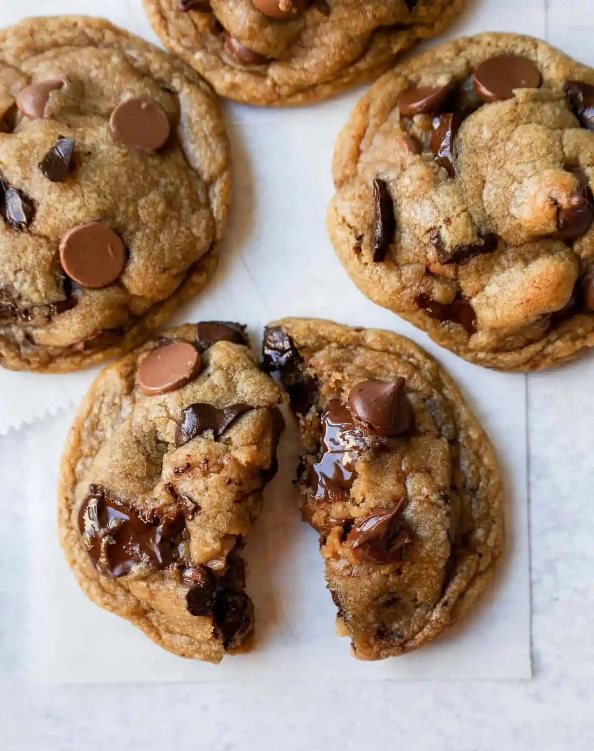 How to make the perfect homemade chocolate chip cookies. Tips and tricks from an expert cookie baker for making the best chocolate chip cookies!