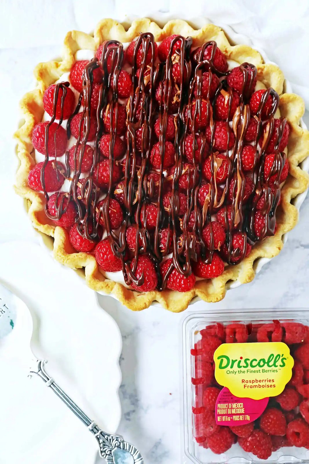 Raspberry Almond Cream Cheese Pie. A simple cream cheese almond pie with fresh raspberries and chocolate drizzle. An award-winning easy pie recipe! www.modernhoney.com #creamcheesepie #raspberrypie #pie #pierecipe #driscolls