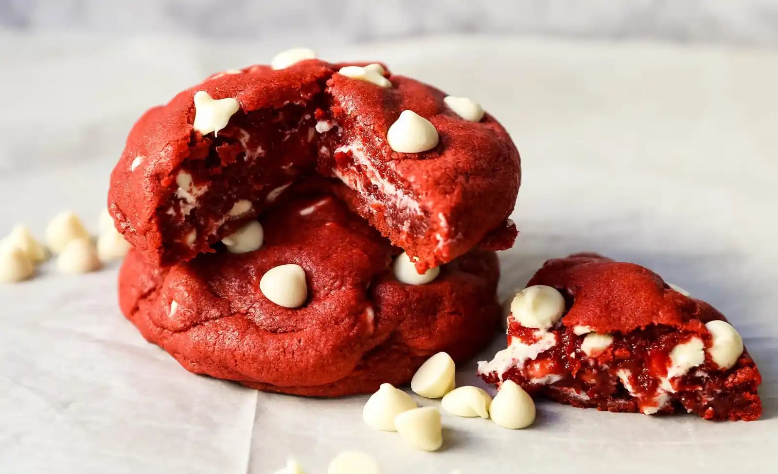 Red Velvet Cookies. Soft chewy famous Red Velvet Cookies with sweet white chocolate chips. www.modernhoney.com #redvelvet #redvelvetcookies #cookies #4thofJuly
