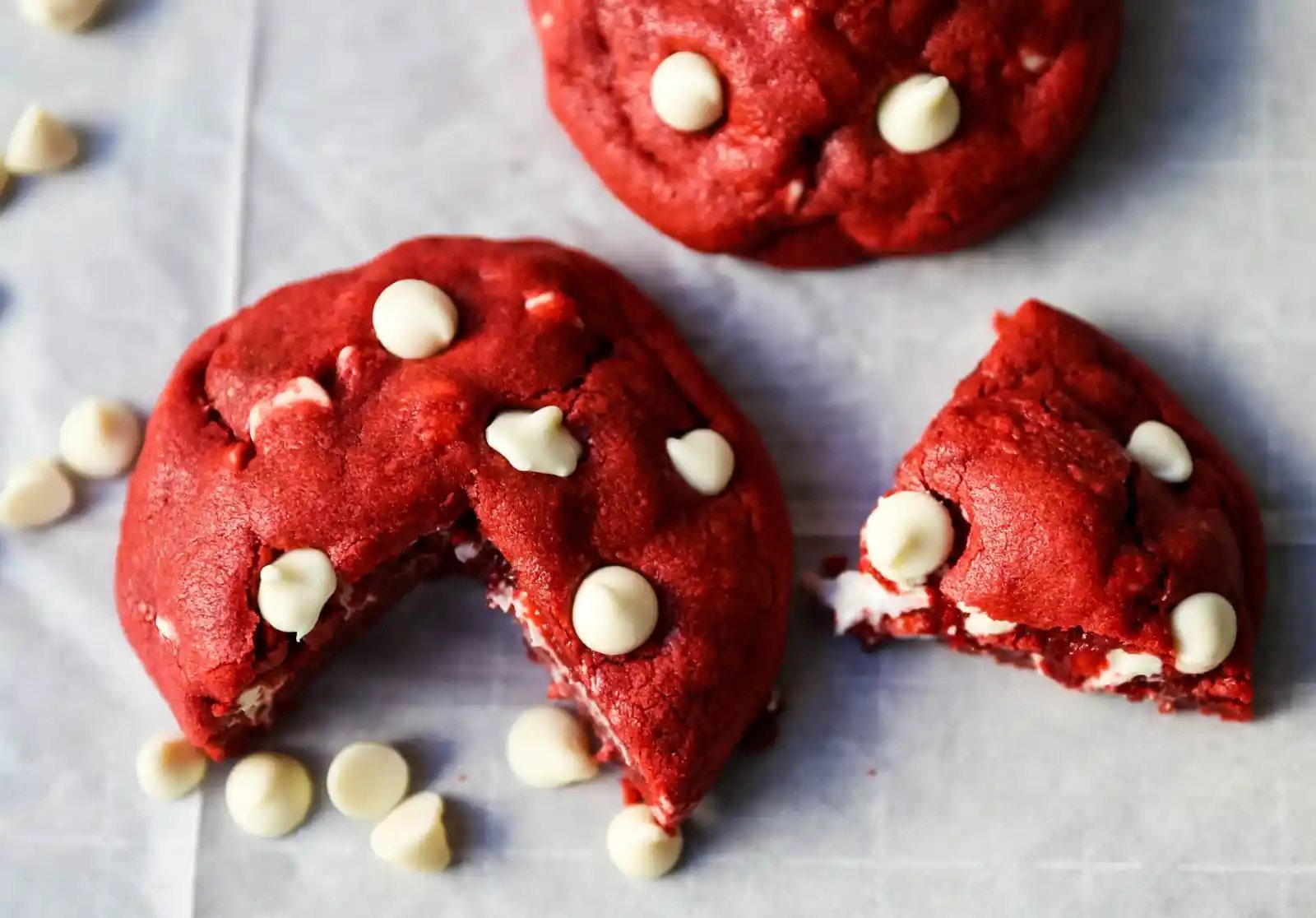 Red Velvet Cookies. Soft chewy famous Red Velvet Cookies with sweet white chocolate chips. www.modernhoney.com #redvelvet #redvelvetcookies #cookies #4thofJuly