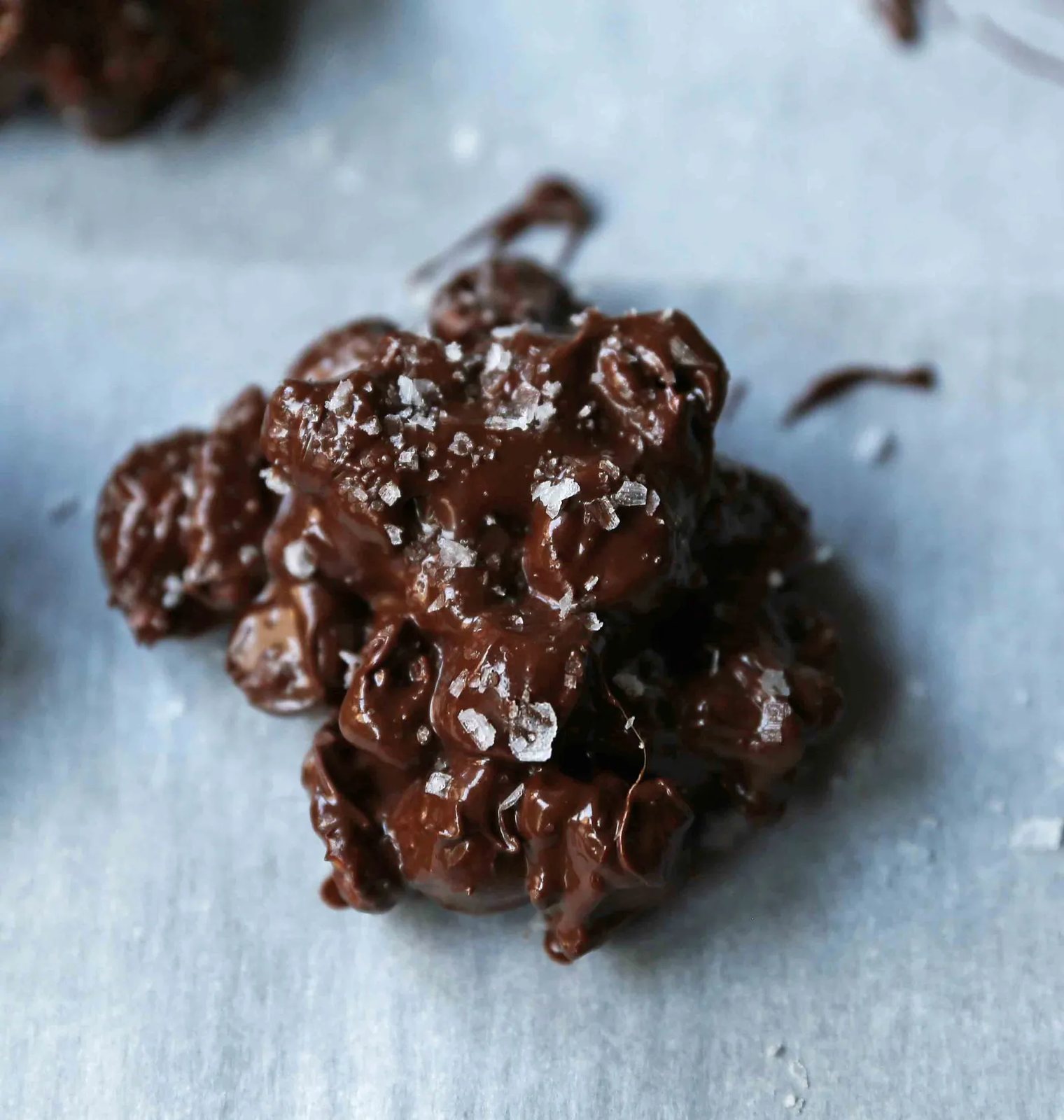 Rocky Road Candy Clusters. Easy no-bake 5-ingredients rocky road clusters made with chocolate, butterscotch, walnuts, and marshmallows. Microwave 5-ingredient Christmas candy recipe. www.modernhoney.com #chocolate #microwavecandy #5ingredients #christmascandy #rockyroad #rockyroadcandy #rockyroadclusters #chocolatemarshmallow
