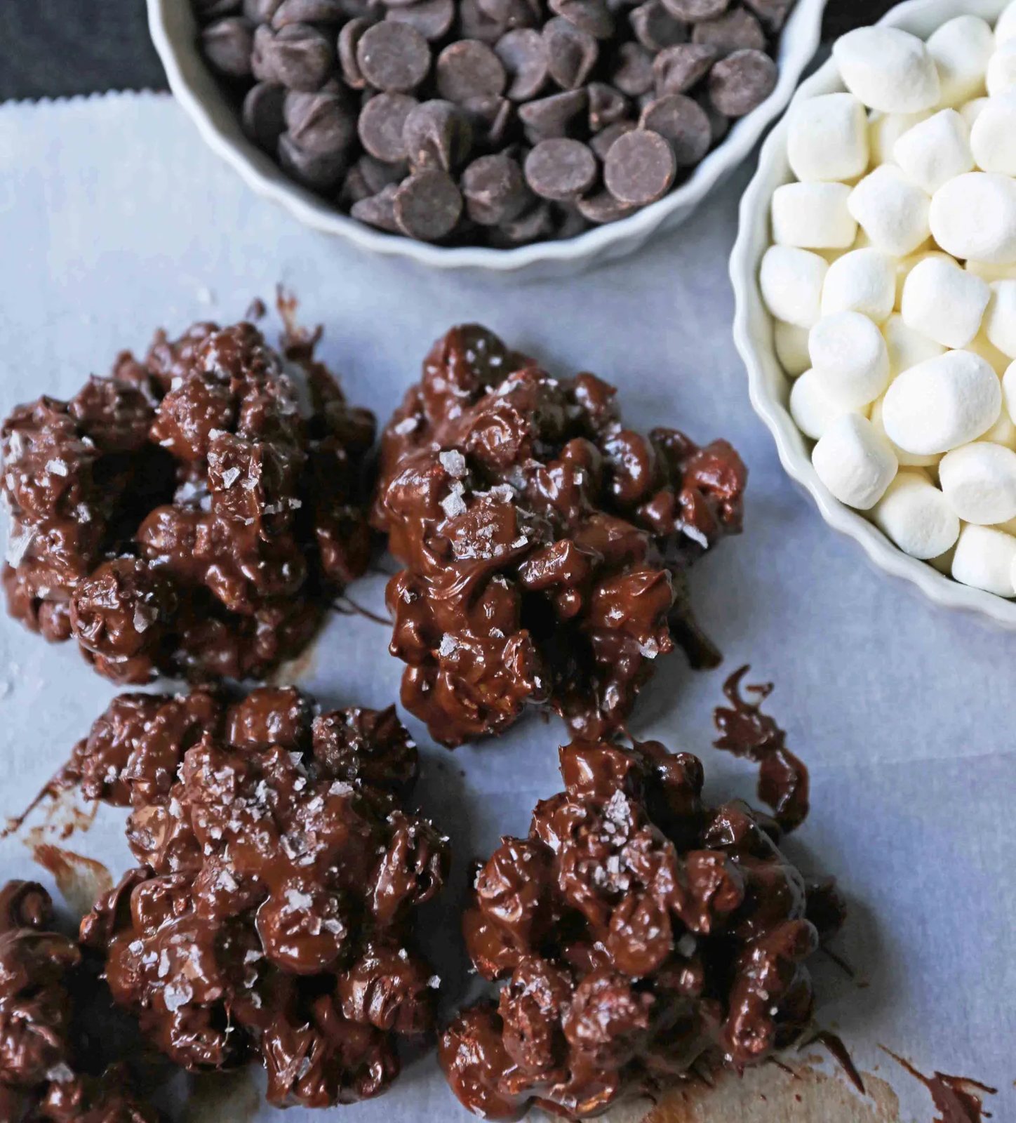 Rocky Road Candy Clusters. Easy no-bake 5-ingredients rocky road clusters made with chocolate, butterscotch, walnuts, and marshmallows. Microwave 5-ingredient Christmas candy recipe. www.modernhoney.com #chocolate #microwavecandy #5ingredients #christmascandy #rockyroad #rockyroadcandy #rockyroadclusters #chocolatemarshmallow