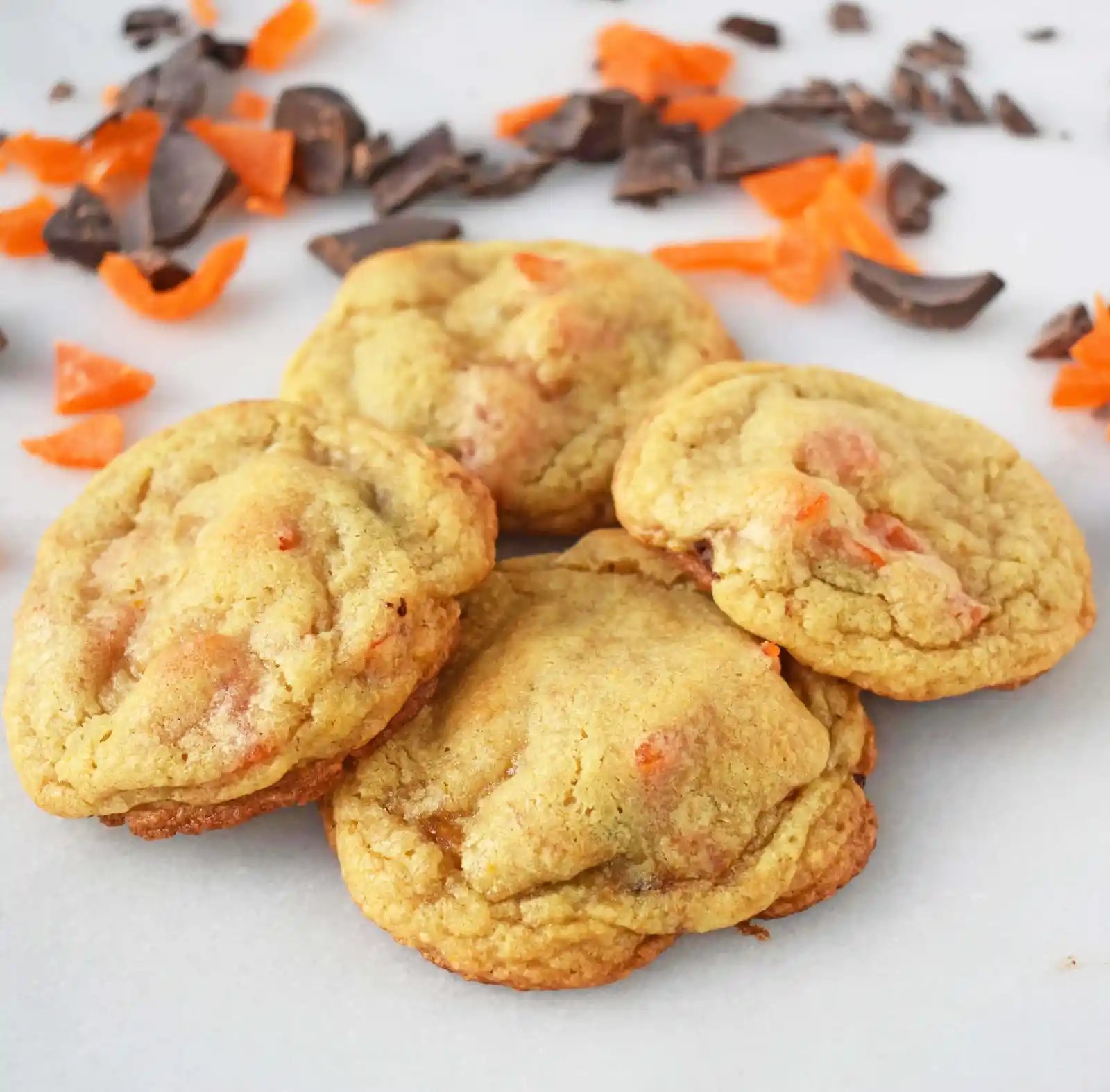 RubySnap Vivianna Dark Chocolate Mango Cookies by Modern Honey. Citrus dough cookies studded with dark chocolate and mango. A highly addicting cookie from this popular bakery. www.modernhoney.com