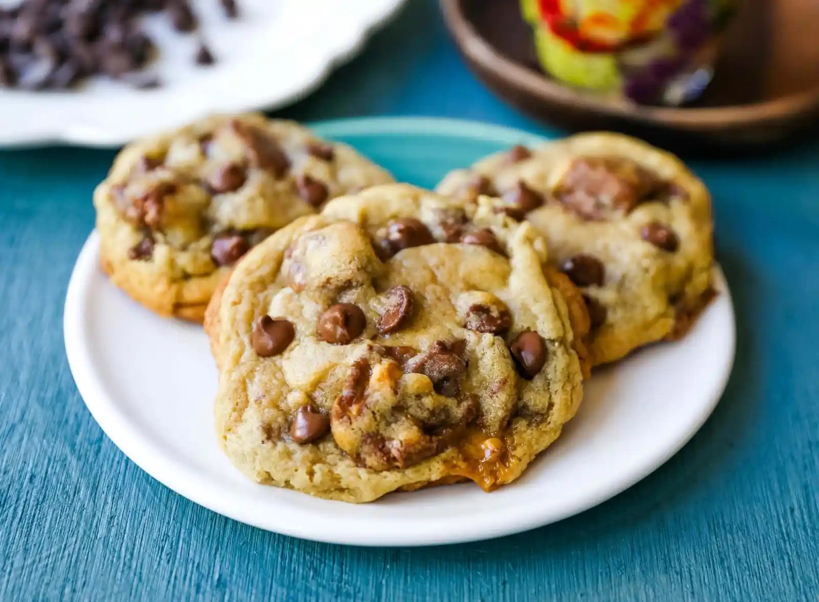 Snickers Chocolate Chip Cookies Soft, chewy chocolate chip cookies with Snickers candy bars baked in them. The perfect chocolate chip Snickers caramel bar cookies!
