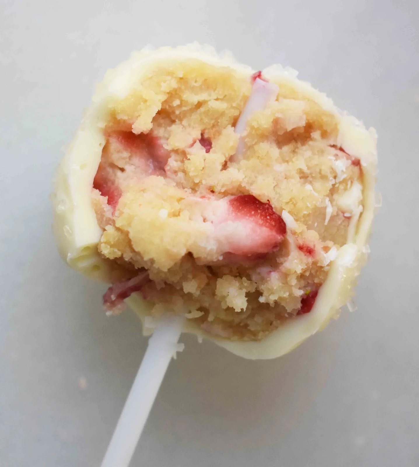 Strawberry Cheesecake Truffle Balls Cake Pops. Homemade yellow butter cake mixed with fresh strawberry cream cheese frosting. Then rolled in melted white melting wafers and sprinkled with sparkling sugar. www.modernhoney.com