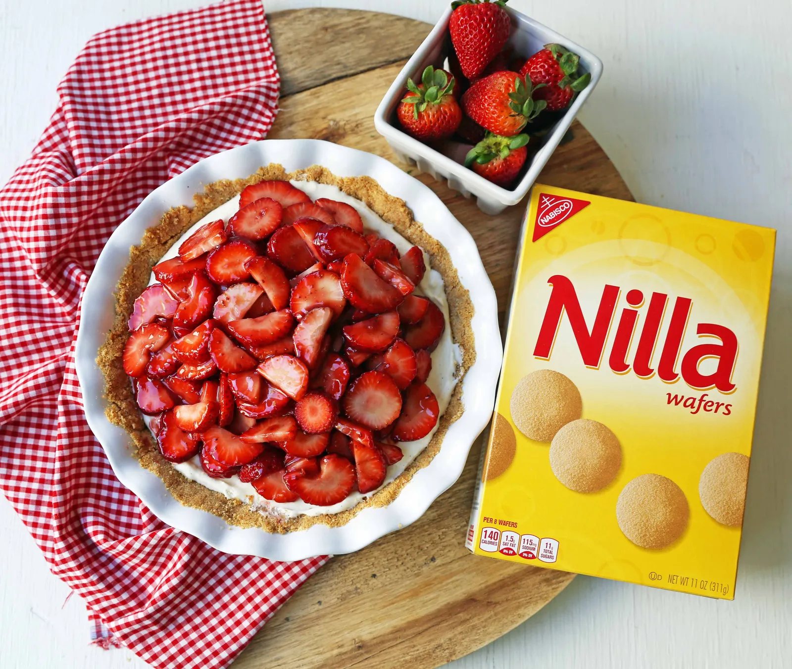 Strawberry Cream Cheese Pie. An easy sweet cream cheese pie with a buttery NILLA Wafer cookie crust and topped with glazed strawberries. The best strawberry pie! #strawberrypie #strawberries #pie #easter #easterdessert #creamcheesepie