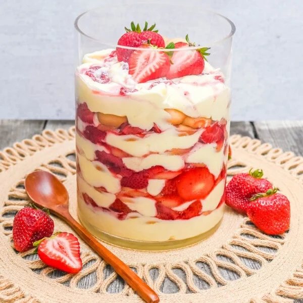 This Magnolia Bakery Strawberry Shortcake Pudding is such a quintessential summer dessert. It is made with fresh or roasted strawberries in a creamy vanilla pudding and whipped cream with Nilla wafers. This Strawberry Shortcake Pudding will be your favorite no-bake summer dessert recipe. This strawberry trifle will be a hit!