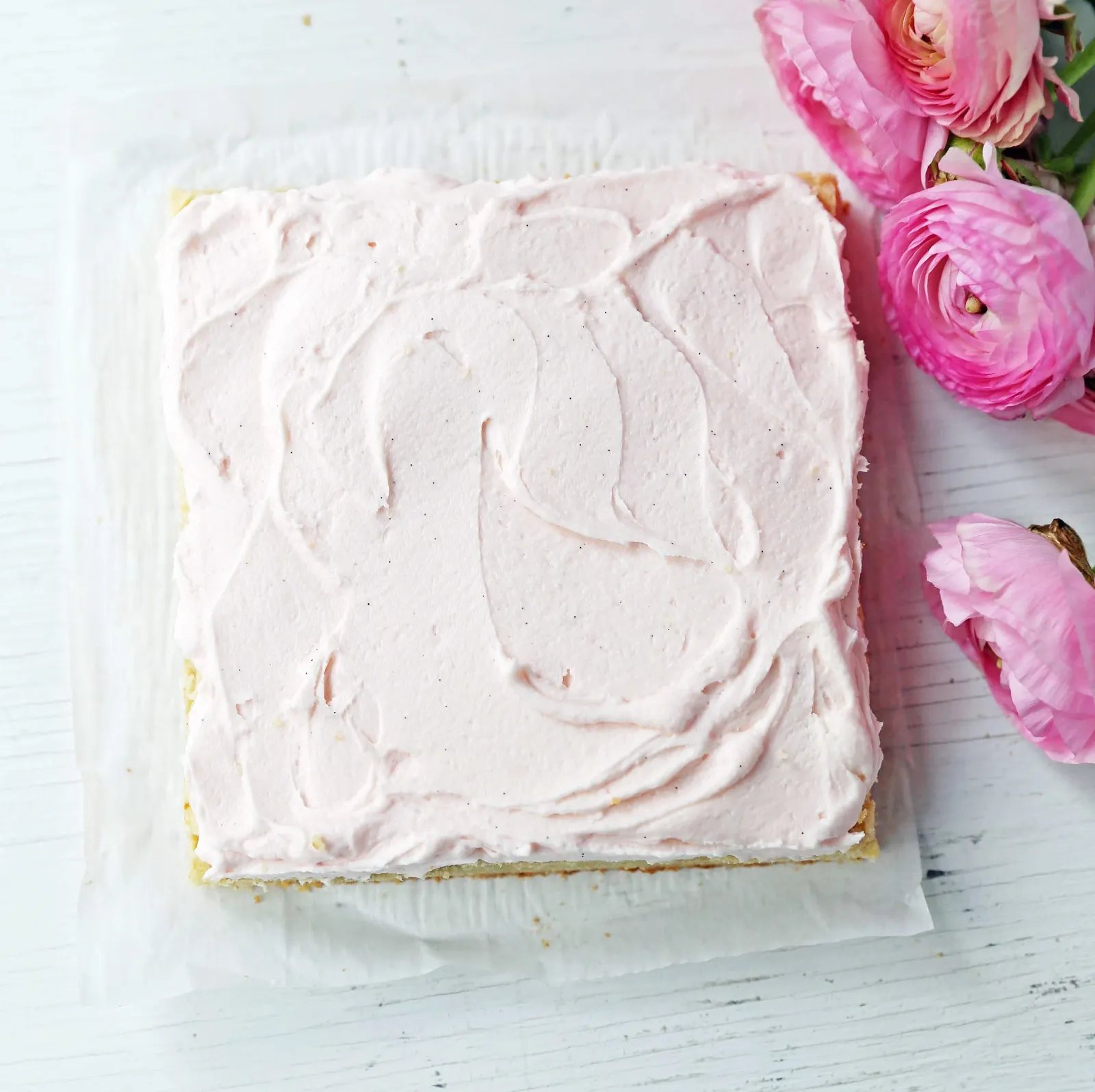 Sugar Cookie Bars. Soft and chewy sugar cookie bars with a sweet cream cheese frosting. The perfect sugar cookie bar recipe! www.modernhoney.com #sugarcookiebars #frostedsugarcookiebars #sugarcookies