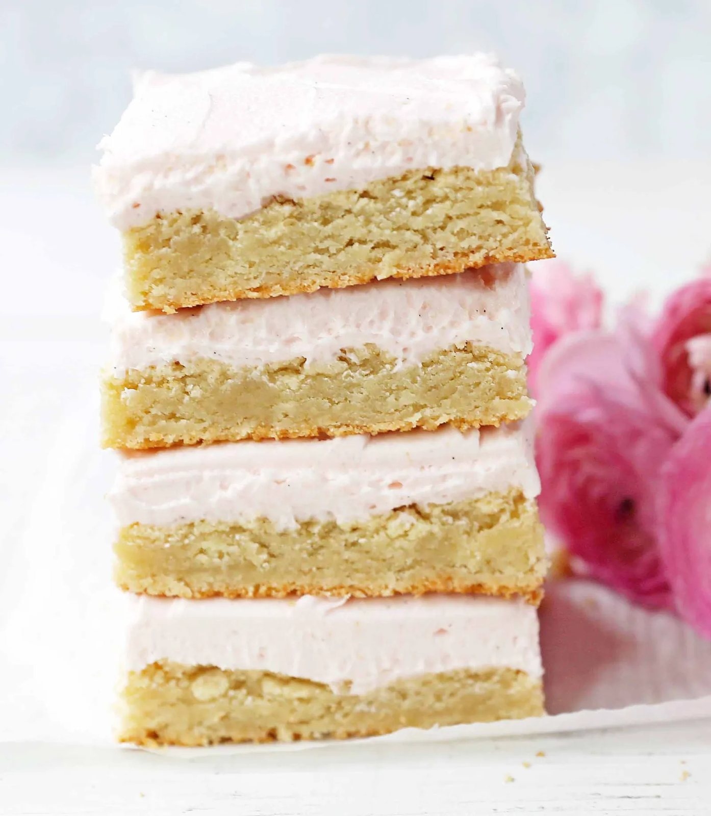 Sugar Cookie Bars. Soft and chewy sugar cookie bars with a sweet cream cheese frosting. The perfect sugar cookie bar recipe! www.modernhoney.com #sugarcookiebars #frostedsugarcookiebars #sugarcookies