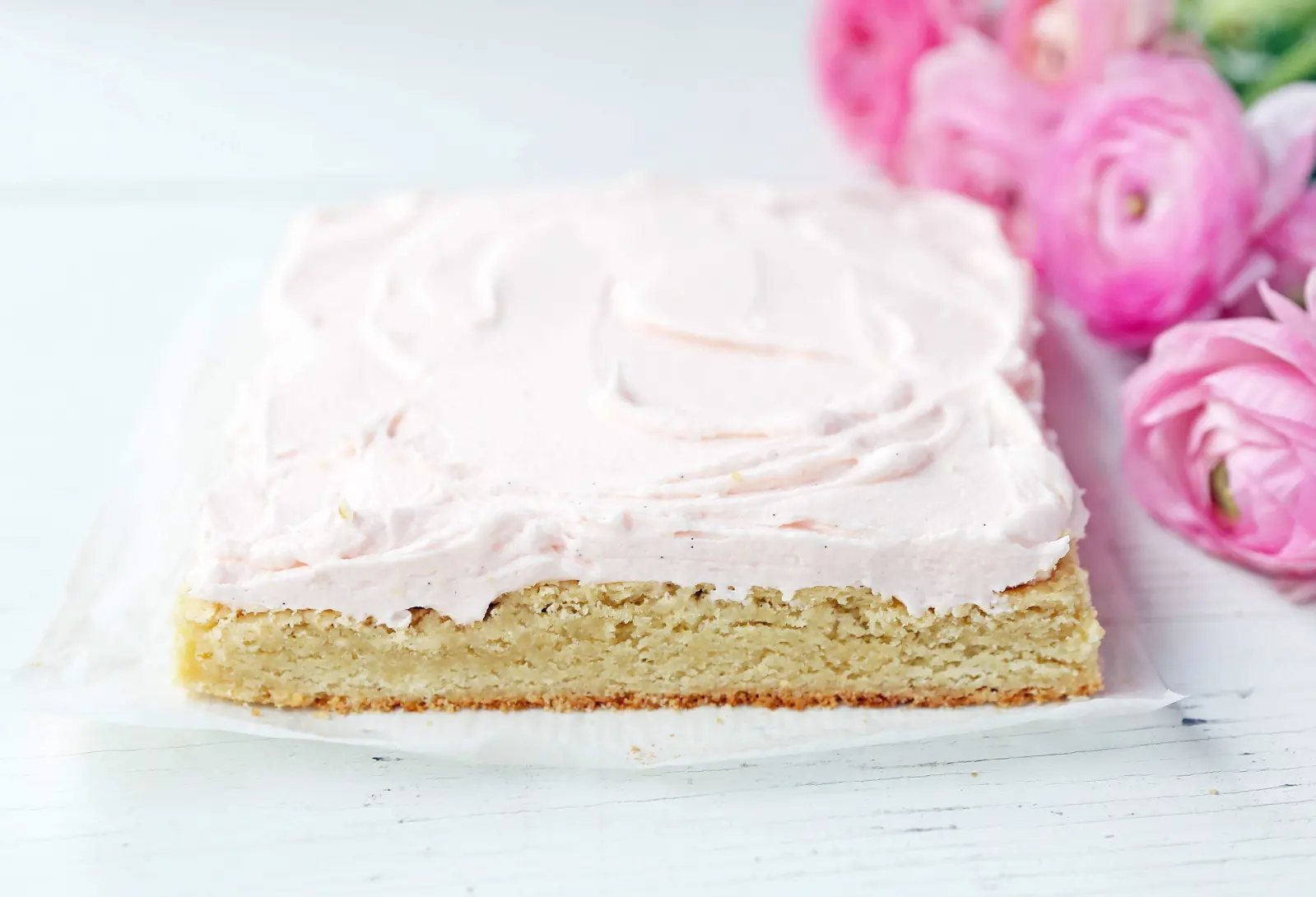 Sugar Cookie Bars. Soft and chewy sugar cookie bars with a sweet cream cheese frosting. The perfect sugar cookie bar recipe! www.modernhoney.com #sugarcookiebars #frostedsugarcookiebars #sugarcookies