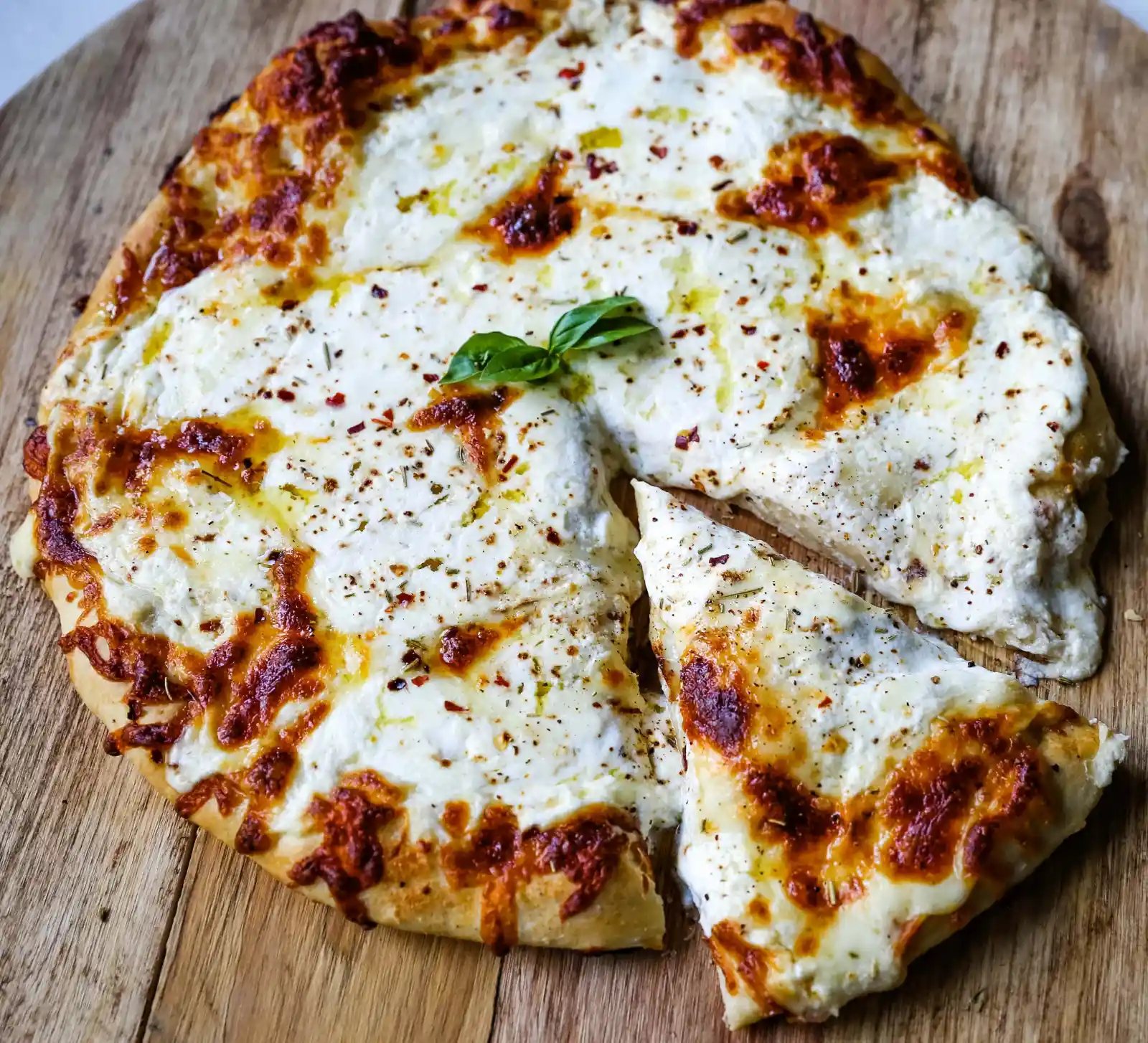 The Best 3-Cheese White Pizza