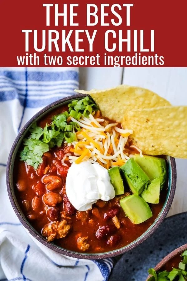 The Best Turkey Chili Recipe Lean Ground Turkey, Seasoned Chili Beans, Tomato sauce, Spices and a few secret ingredients make this the best turkey chili recipe ever! www.modernhoney.com #turkeychili #chilirecipe #fall #fallrecipes