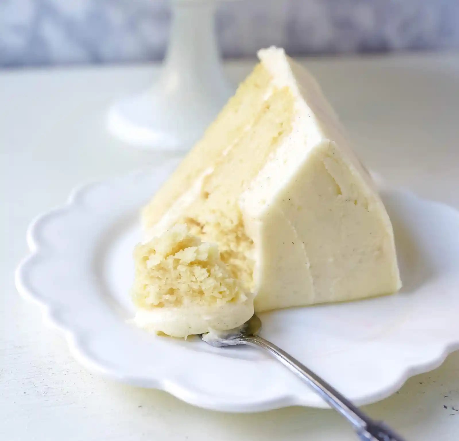 Vanilla Cake Recipe. The best homemade vanilla cake recipe with vanilla bean buttercream frosting. www.modernhoney.com #vanillacake #cake #cakerecipe #vanillacakerecipe