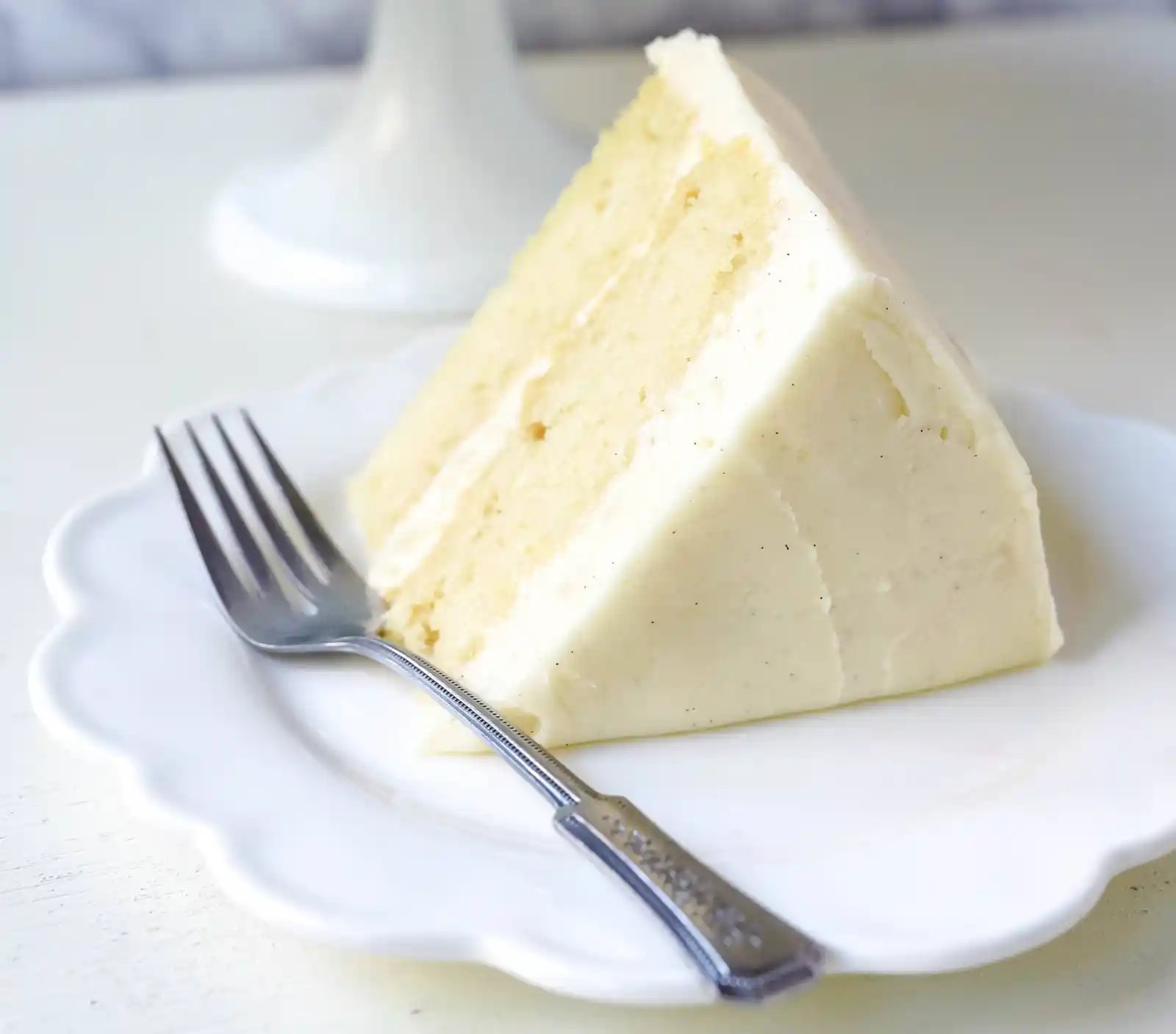 Vanilla Cake Recipe. The best homemade vanilla cake recipe with vanilla bean buttercream frosting. www.modernhoney.com #vanillacake #cake #cakerecipe #vanillacakerecipe
