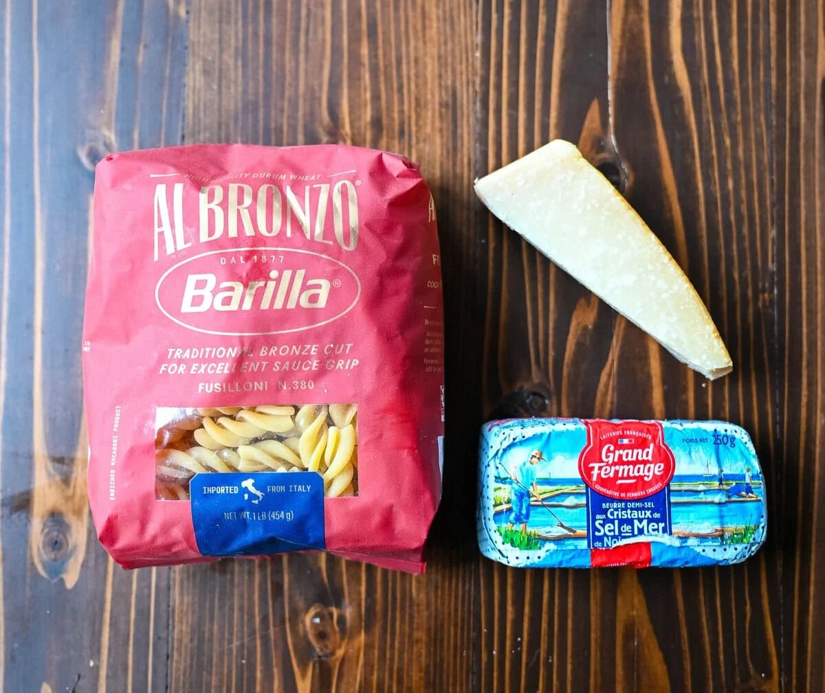 World's Best Buttered Noodles Ingredients. These buttered noodles are the easiest comfort food ever made with tender pasta, butter, and parmesan cheese. You only need 3 ingredients to make this butter parmesan pasta (also known as Burro e Parmigiano).
