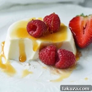 Tangy Greek Yogurt Panna Cotta 12 Greek Yogurt Panna Cotta. An easy panna cotta recipe made with greek yogurt, cream, sugar, honey, gelatin and vanilla bean. A silky smooth, creamy dessert that can be topped with fresh fruits, honey, caramel, berry compote or sauce, or anything you can dream up. The perfect panna cotta recipe. www.modernhoney.com