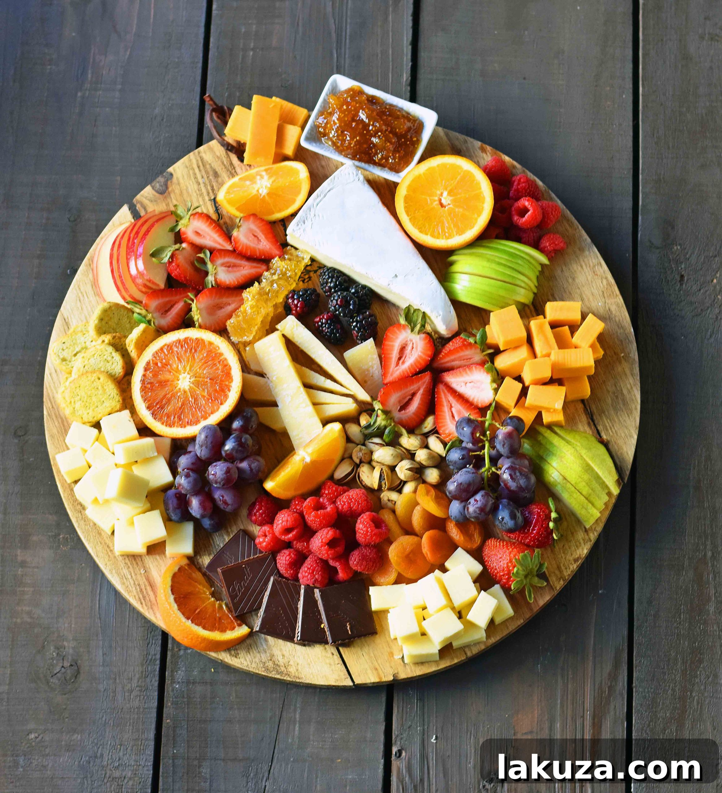 Craft the Ultimate Fruit and Cheese Board: A Guide to the Perfect Charcuterie Platter for Entertaining.