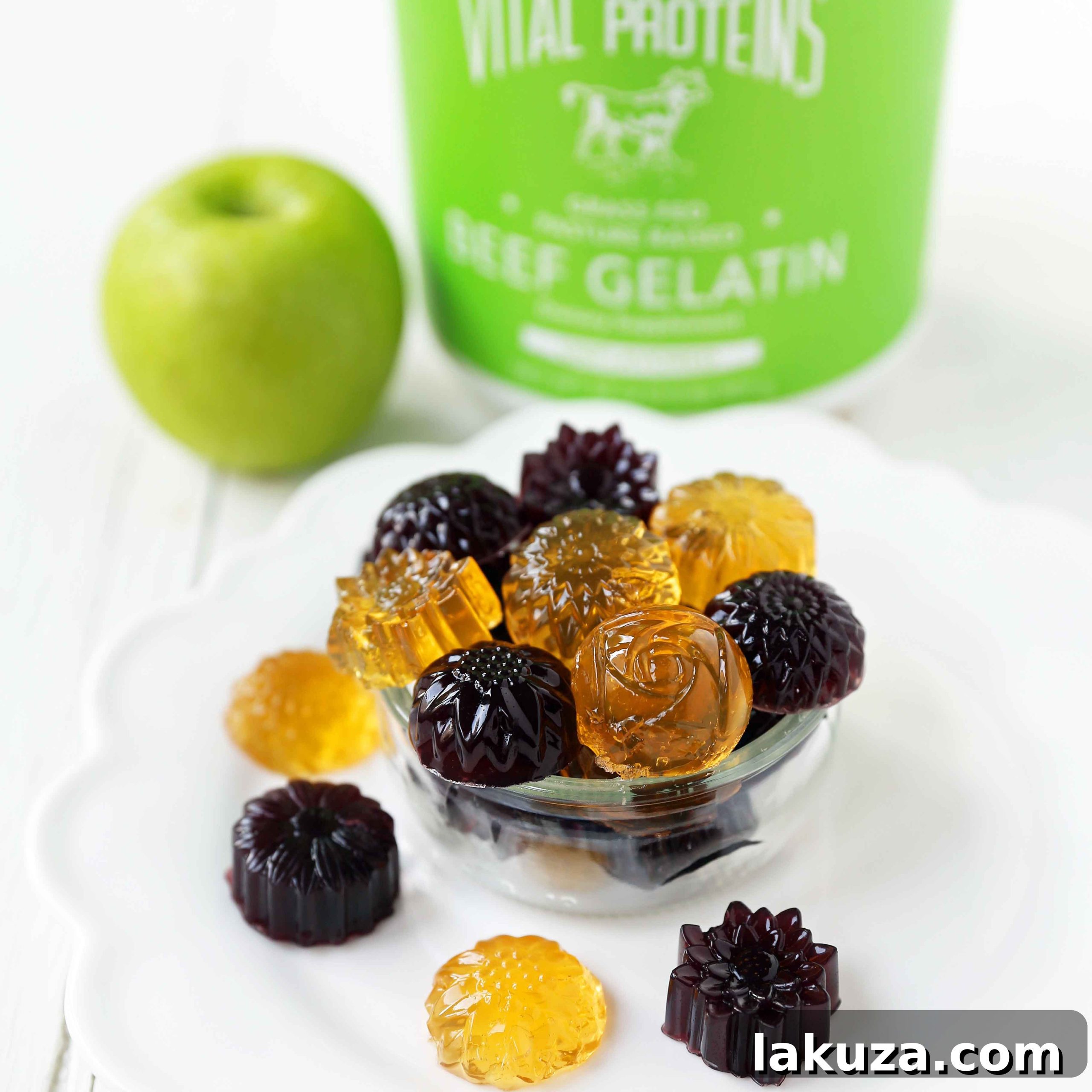Homemade Gummy Fruit Snacks. Healthy 3-ingredient no-sugar-added gummies. www.modernhoney.com #gummies #fruitsnacks #homemadefruitsnacks #gummybears