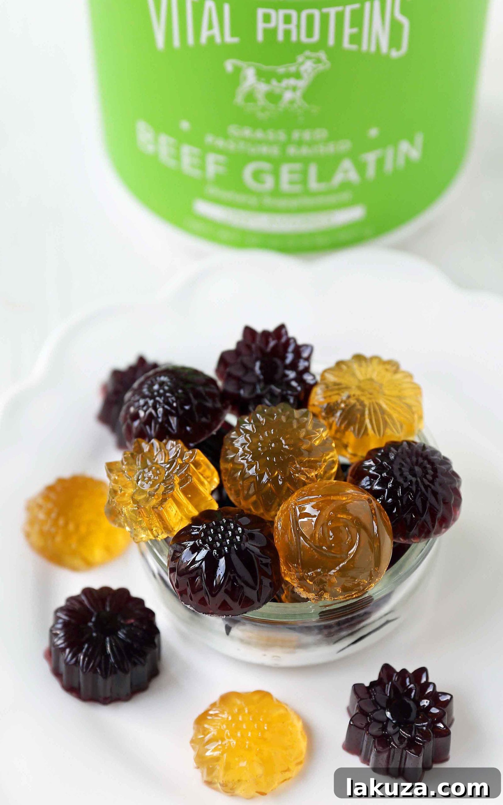 Homemade Gummy Fruit Snacks. Healthy 3-ingredient no-sugar-added gummies. www.modernhoney.com #gummies #fruitsnacks #homemadefruitsnacks #gummybears
