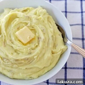 Velvety Smooth Mashed Potatoes 6 Perfect Creamy Mashed Potatoes. Simple, foolproof, creamy classic mashed potatoes recipe. This is a classic side dish that everyone will love! How to make the BEST Mashed Potatoes. www.modernhoney.com #mashedpotatoes #potatoes #thanksgiving #thanksgivingsidedish
