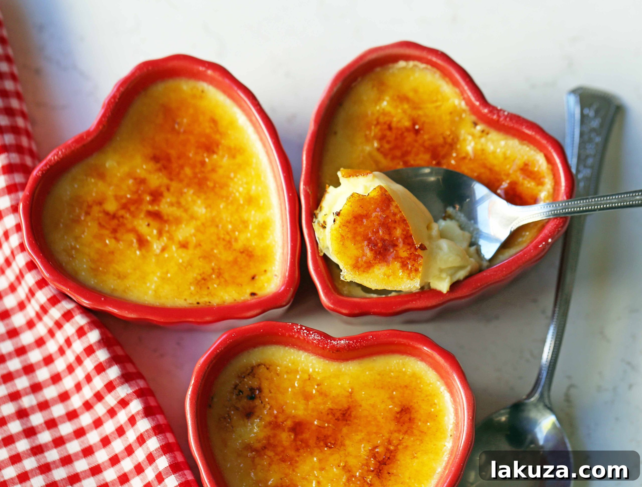 Creme Brulee Recipe. Howto make the best creme brulee. A creamy, silky vanilla custard topped with crisp sugar crust is one of the most popular desserts at restaurants for good reason. www.modernhoney.com #cremebrulee #vanillacremebrulee #dessert #valentinesday #valentinesdaydessert
