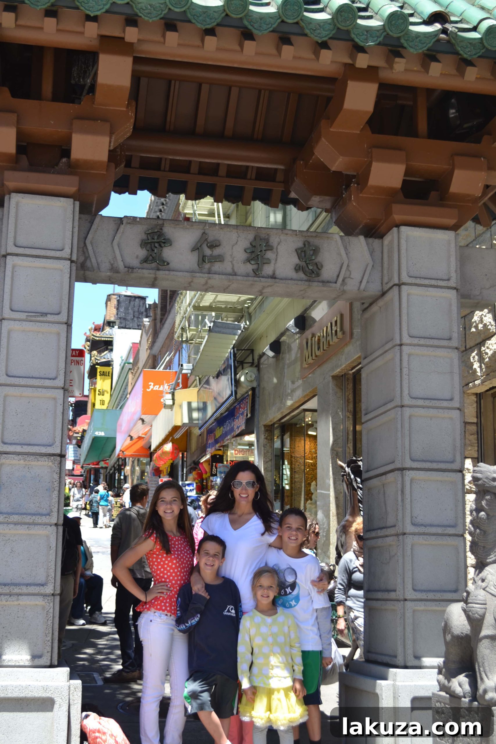 Ultimate California Pacific Coast Highway 1 Road Trip 38 Chinatown San Francisco California Pacific Coast Highway 1 Road Trip by Modern Honey. www.modernhoney.com