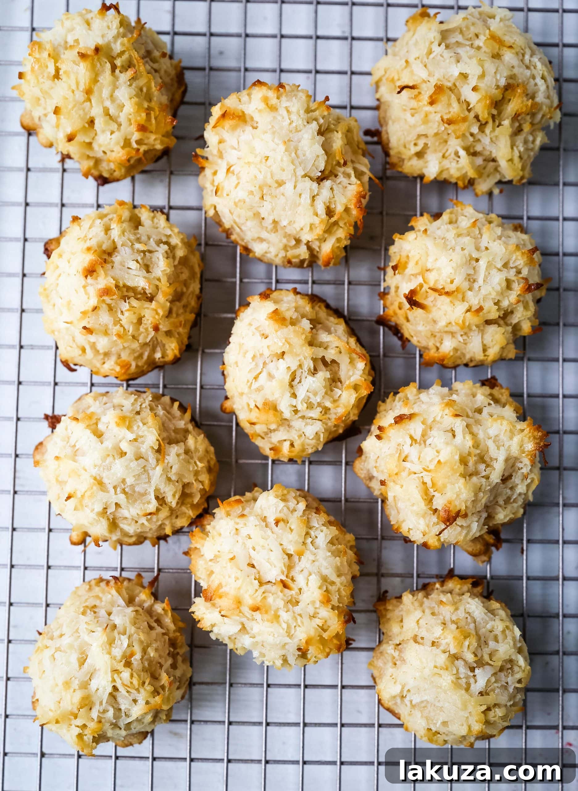 The best gluten-free coconut macaroons, soft, chewy, and sweet. Instructions for making these ideal coconut cookies, perfect for dipping in dark chocolate.