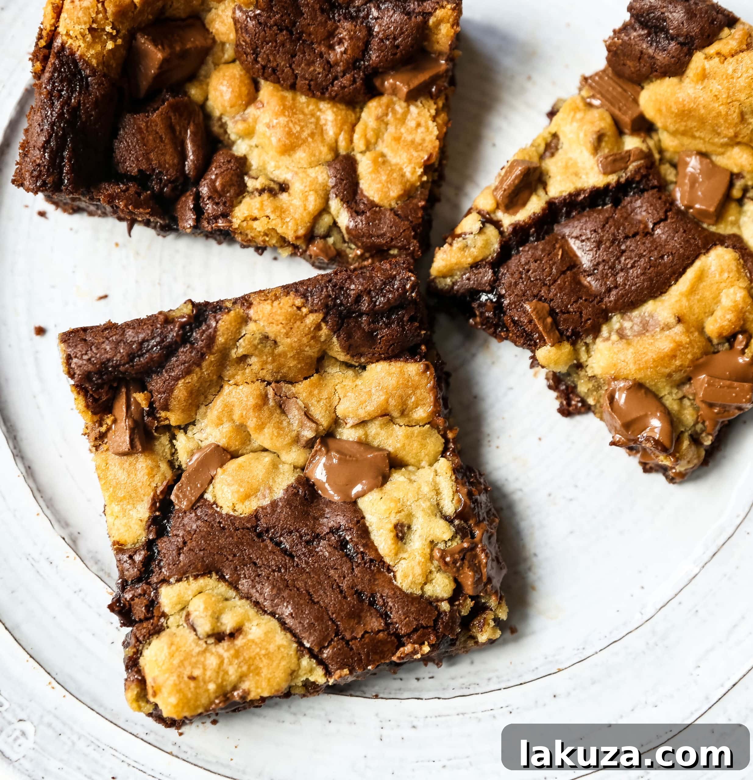 Decadent Brookies: A delicious combination of fudgy chocolate brownies and chewy chocolate chip cookies in bar form, perfect for any dessert lover. 
