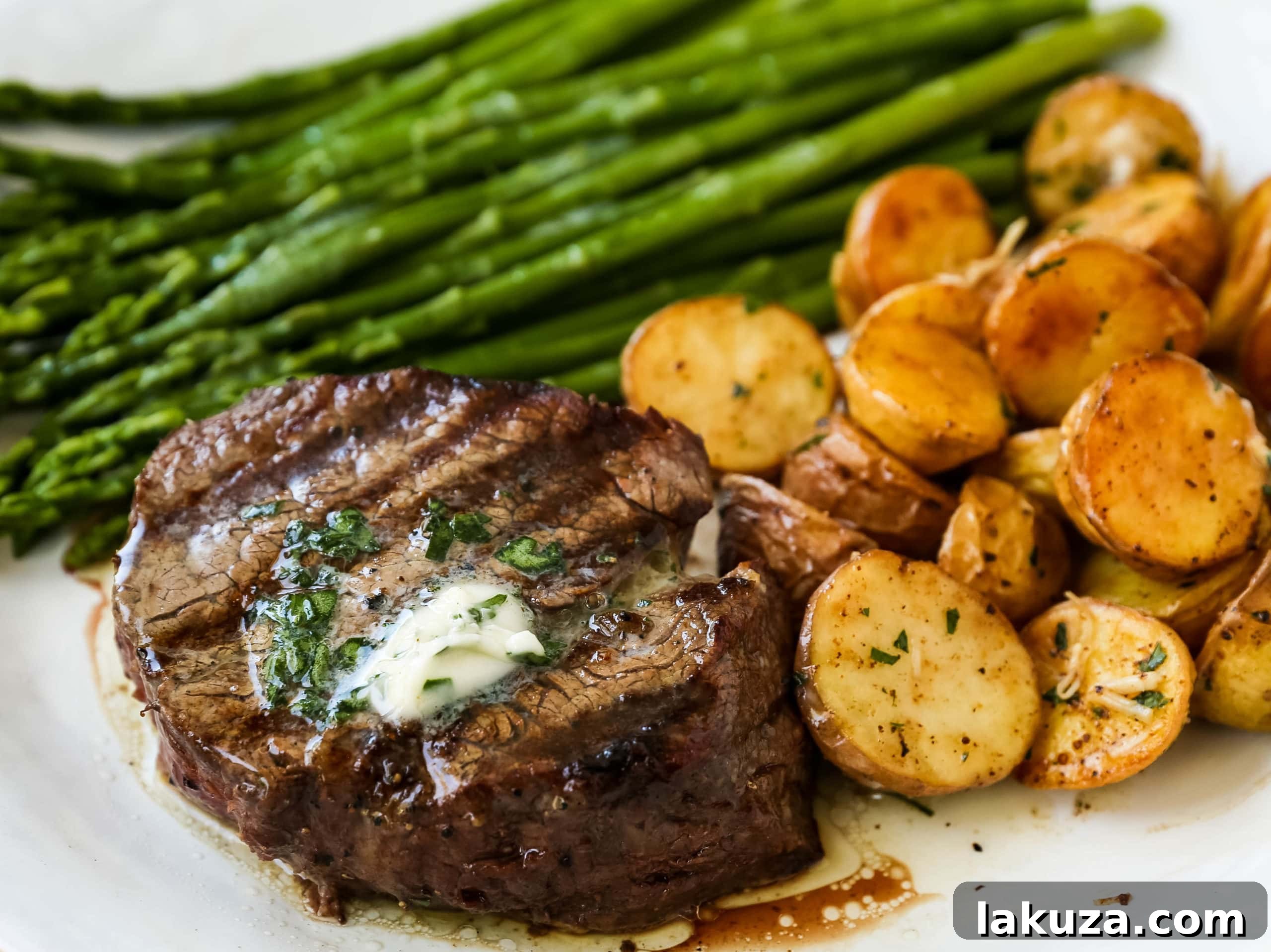 Mastering the Art of Grilled Steak 2 Perfectly grilled steak with a beautiful sear, ready to serve