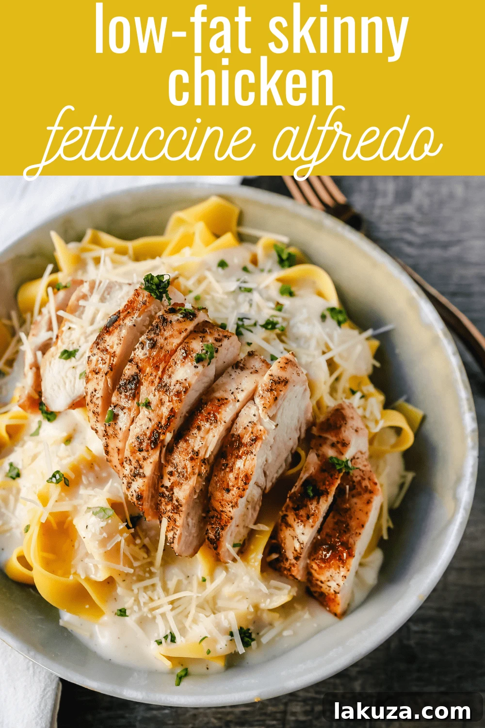 A close-up of Skinny Low-Fat Chicken Fettuccine Alfredo, showing the tender chicken slices on top of the creamy, light alfredo pasta. Ideal for a healthy yet satisfying meal. www.modernhoney.com #lowfat #chicken #pasta