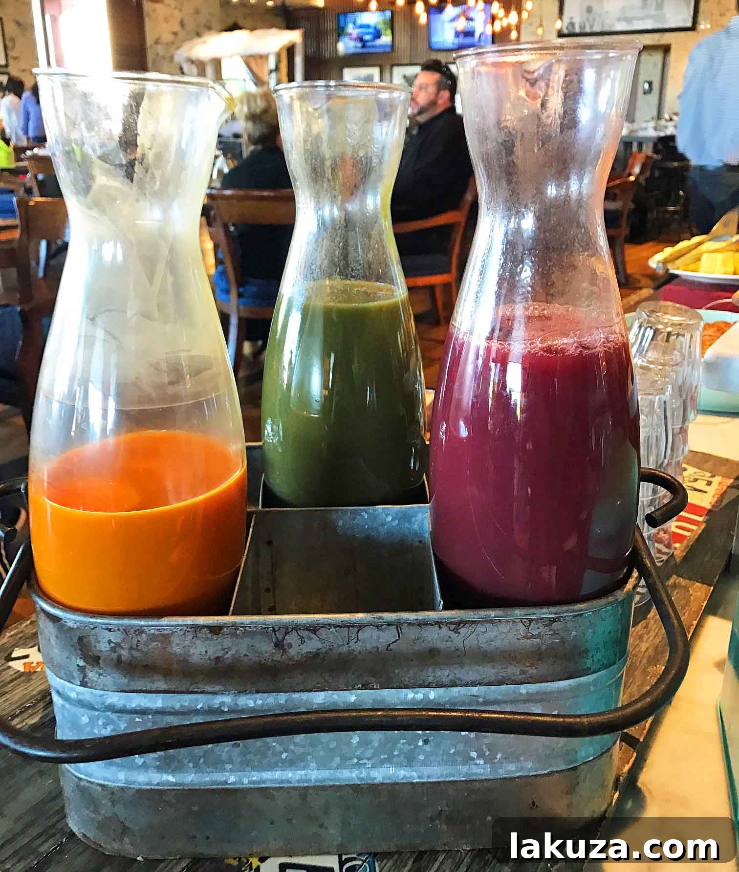 Cracker's and Co Cafe serves homemade, made-from-scratch breakfast and lunch, including Southwest Chorizo Carnitas, Banana Nutella Crepes, and Blackberry Bread Pudding.