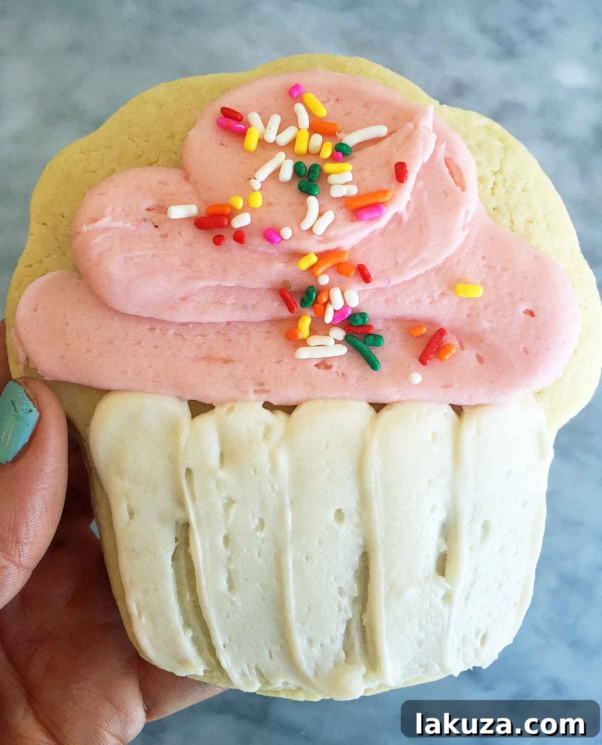Sweet Tooth Fairy, a Food Network Cupcake Wars winner, delights Arizona with frosted cookies, bars, and delicious cupcakes.