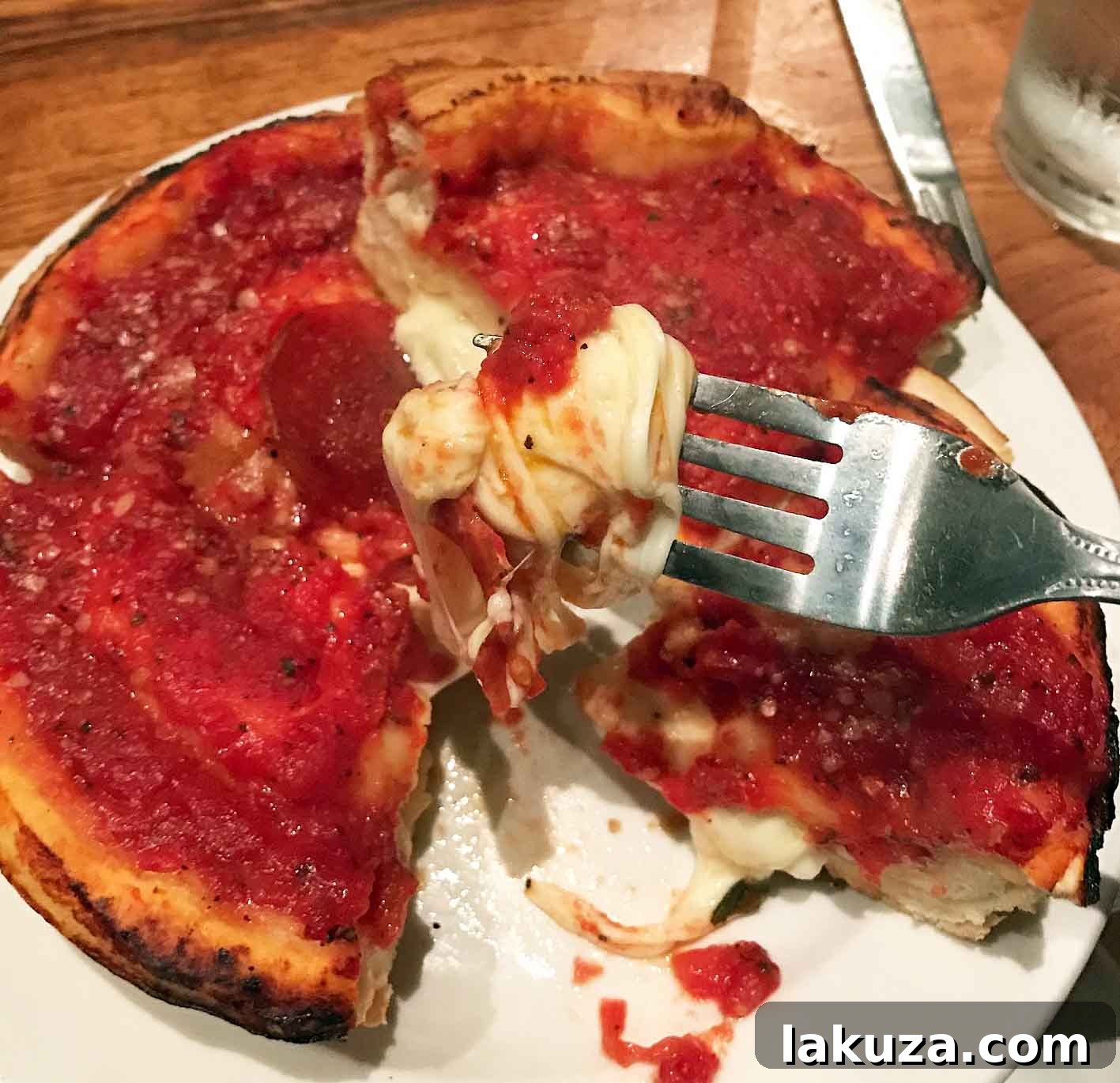 Giordano's Pizza in Phoenix brings authentic Chicago deep-dish pizza to Arizona, famous for its rich flavors and generous fillings.
