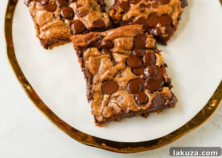 Pumpkin Chocolate Chip Bars are moist, chewy pumpkin spiced bars with chocolate chips. These pumpkin chocolate chip blondies are soft and chewy and perfect for Fall.